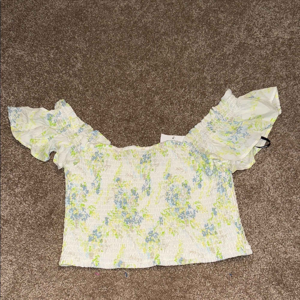 Forever 21 Floral Ruffle Sleeve Blouse - White and Green - NWT. B10